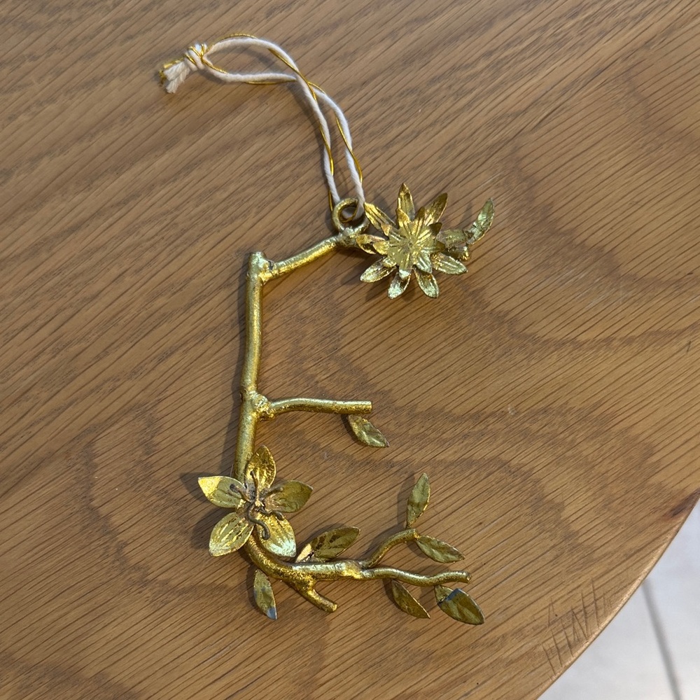 Anthropologie Gold Floral Letter Ornament E Budding Monogram SOLD OUT